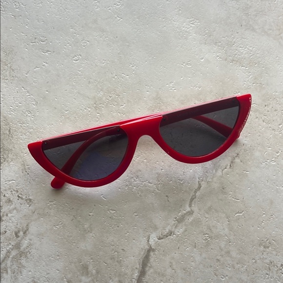 Stylish Red Cat-Eye Sunglasses - Picture 1 of 2